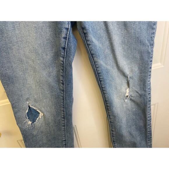 Express Jeans Womens 28x30 Straight Slim Distressed Medium Wash Stretch Denim - Picture 7 of 8